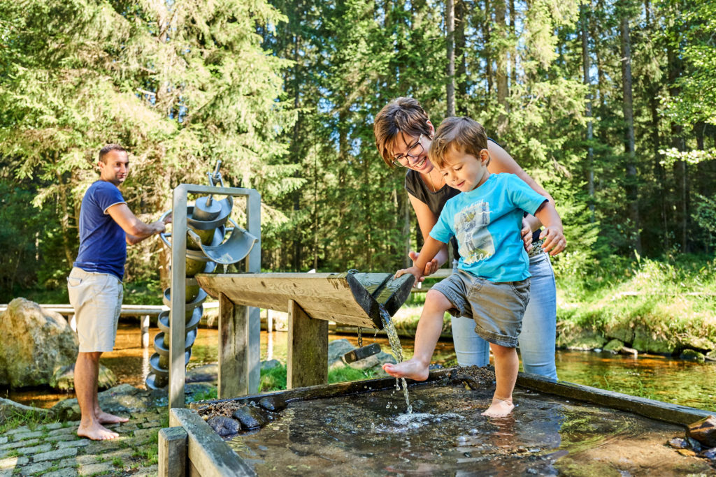 Die Kneippanlagen in der Ferienregion Nationalpark Bayerischer Wald erfrischen Körper und Geist